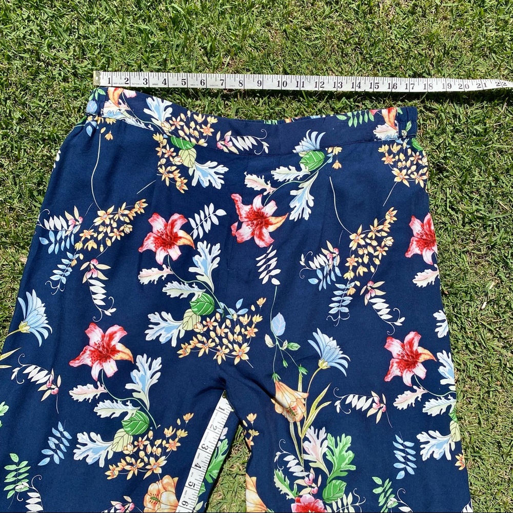 Like New Floral Wide Leg Pant - Picture 4 of 9